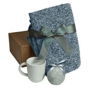 Подарочный набор HOLIDAY: плед, кружка, шар новогодний, коробка; синий Подарочный набор HOLIDAY: плед, кружка, шар новогодний, коробка; синий