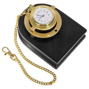 Часы «Магистр» с цепочкой на деревянной подставке